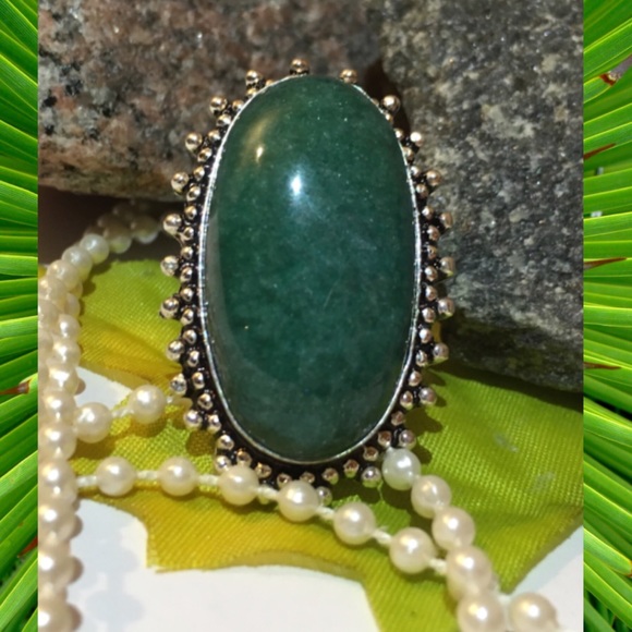 Simulated Emerald Gemstone Handmade Vintage Ring - Picture 3 of 6